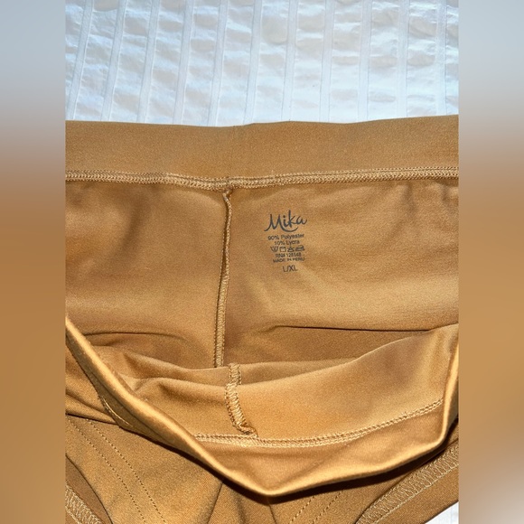 Meeko Shorts - Mika Yoga Wear - Picture 2 of 3